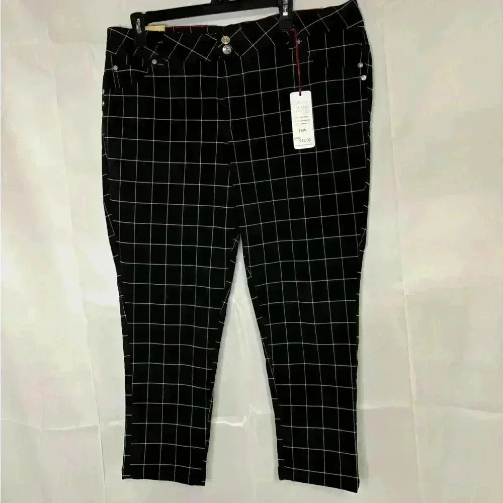 New with tags, womens size 18 Sabrina Lauren brand Capri pants, #O500